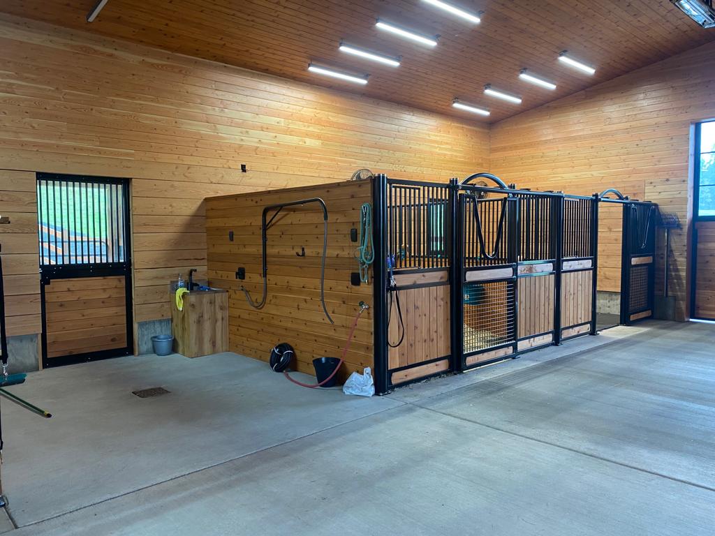 Image of horse stalls in a barn by saratogastalls.com