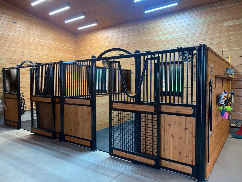 European stall with sliding stall door